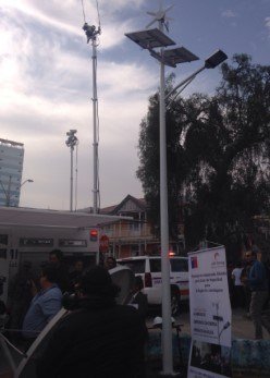 china Proyecto de Iluminación Híbrida Eólica / Solar en Chile